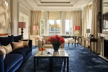 BAL Lakeside Corner Suite Living Room