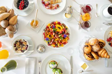 Beaurivagepalace Roomservice Petitdejeuner05 BD