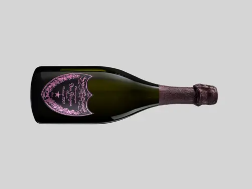 Swiss Deluxe Hotels Summer Magazine 2024 Sophisticated Essentials Packshot DP Rosé 2009 NK Veryhigh.Width 9500X Prop RGB