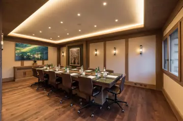 Copyright Gstaad Palace Melanie Uhkoetter Boardroom 72Dpi 1