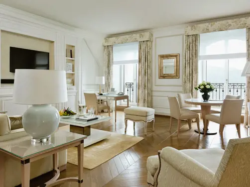 Swiss Deluxe Hotels Stories Summer 2022 Tips For An Unforgettable Time In Lausanne 03 Duplex Suite 1 Ecirgb T105