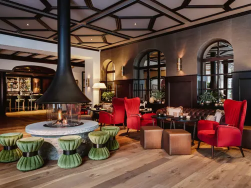 Swiss Deluxe Hotels Stories Winter 2021 Epic Mont Cervin 07 Lobby Bar 03 Ecirgb