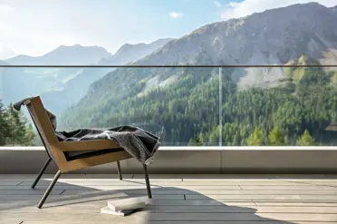 Swiss Deluxe Hotels 03 Mountain Lofts Sommer Tschuggen Grand Hotel