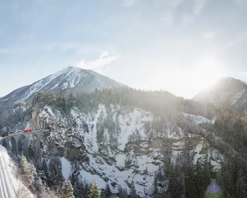 Swiss Deluxe Hotels H Magazine Winter 2025 26 Landwasserviaduct 4 ©Glacier Express AG Stefan Schlumpf
