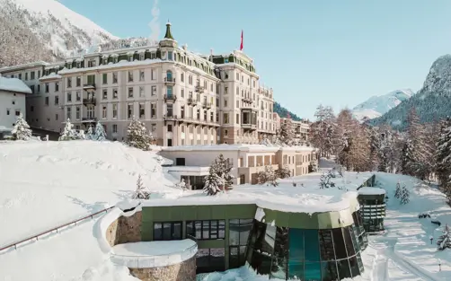 Swiss Deluxe Hotels Stories Winter 2021 From Swiming Pool To Pool Table 06 Ghk Aussenansicht Winter 2021 (1) Bearb Ecirgb T130