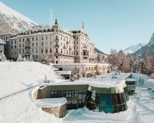 Swiss Deluxe Hotels Stories Winter 2021 From Swiming Pool To Pool Table 06 Ghk Aussenansicht Winter 2021 (1) Bearb Ecirgb T130