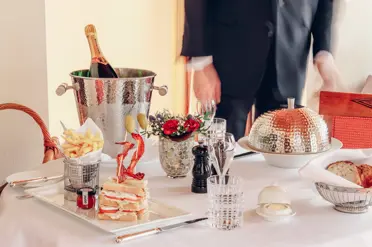 Grand Hotel Zermatterhof Zermattroomservice Clubsandwich