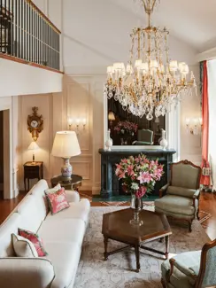 Swiss Deluxe Hotels Stories Winter 2020 Rich Rewards On The Shore Of Lake Geneva 01 Beau Rivage Genève Lake View Loft Suite Antoine De Saint Exupery 516 (4) Ecirgb