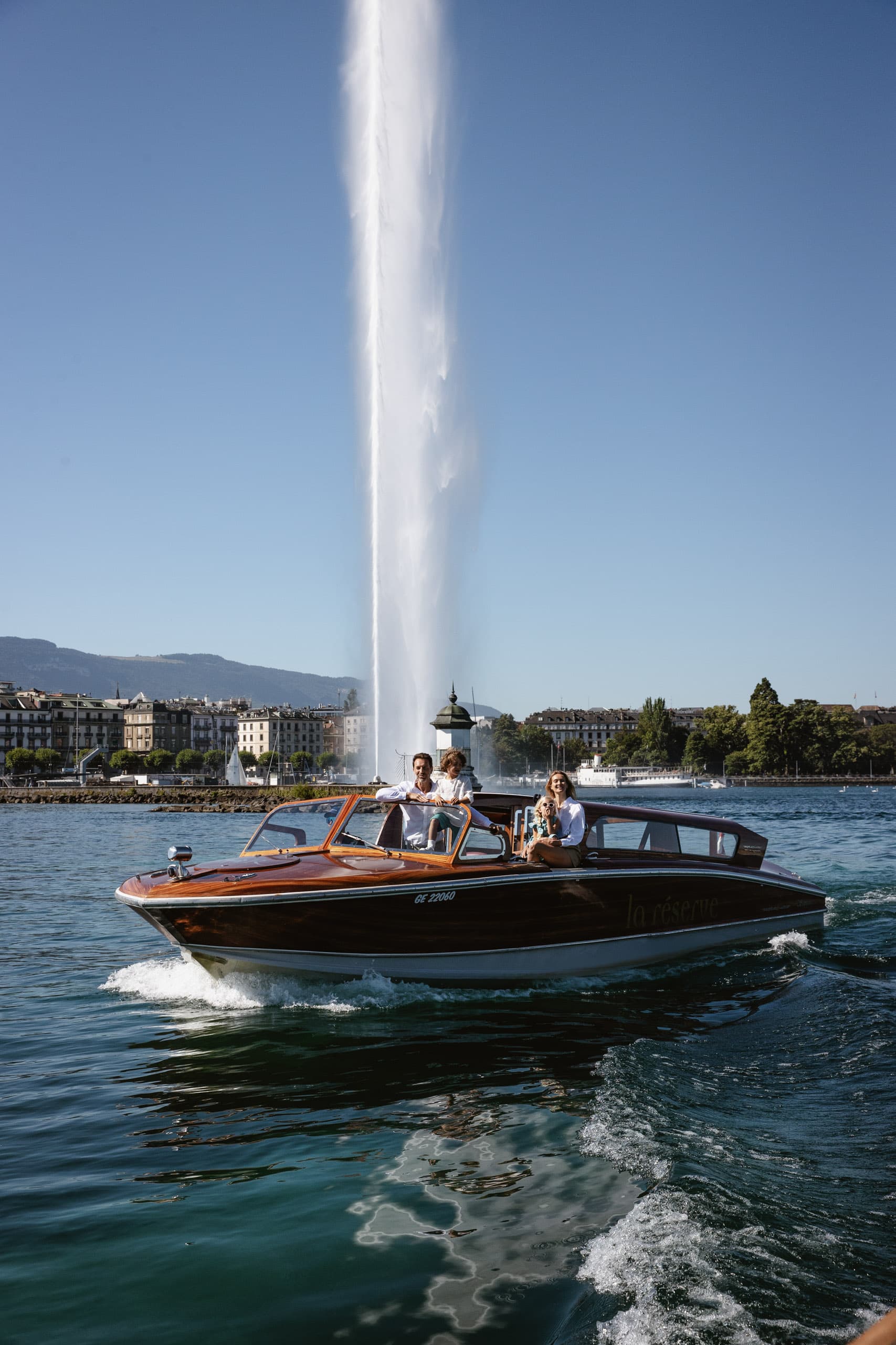 Swiss Deluxe Hotels La Reserve Geneve LRG Experiences Motoscafo 302