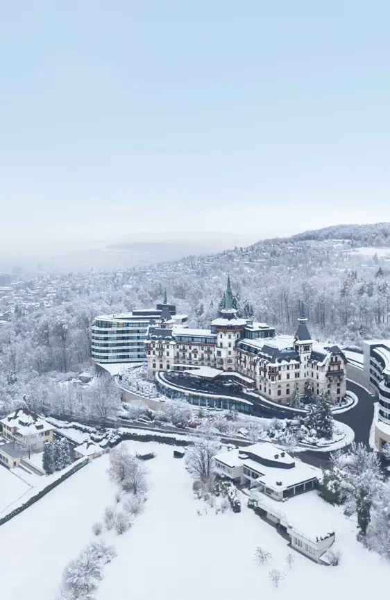 Swiss Deluxe Hotels The Dolder Grand Aussenansicht Drohne Schnee (4)