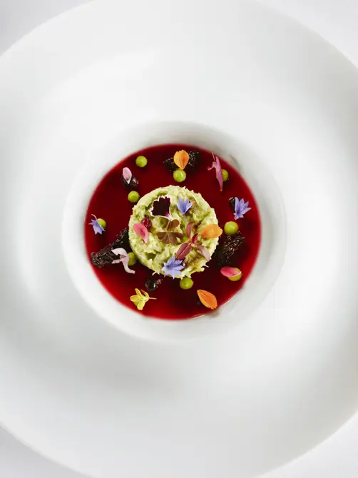 Swiss Deluxe Hotels Stories Summer 2021 Chefs Portrait Anne Sophie Pic 01 Anne Sophie Pic Tourteau, Cassis, Mûre, Livèche (3) Ecirgb