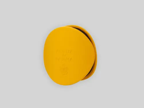 Swiss Deluxe Hotels Summer Magazine 2024 Sophisticated Essentials ACQUA DI PARMA JPG 72 DPI Car Diffuser Yellow Airound PACKSHOTS RGB
