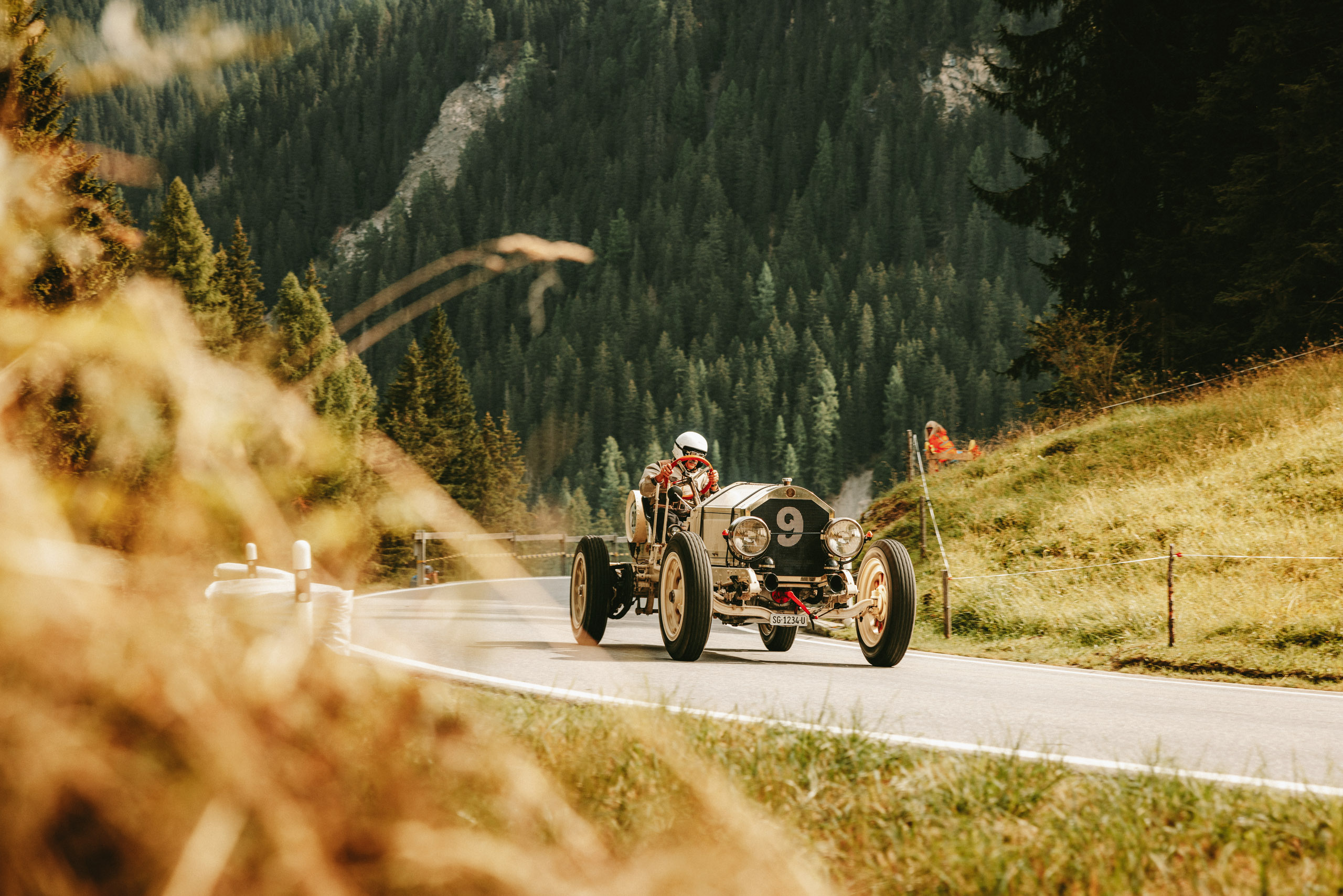 Swiss Deluxe Hotels Magazine Summer 2025 Arosa Classiccar Kenozache IMG 7751