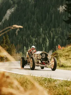 Swiss Deluxe Hotels Magazine Summer 2025 Arosa Classiccar Kenozache IMG 7751