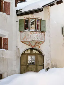 Swiss Deluxe Hotels H Magazine Winter 2025 26 Guarda Erker Sgraffito ┬® Nadja Cantieni