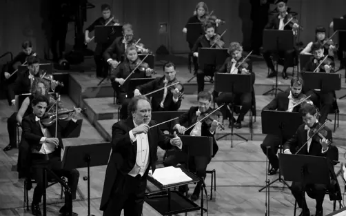 Swiss Deluxe Hotels Stories Winter 2023 2024 Swiss Top Events 210813 Eoe LFO Chailly C Priskaketterer Lucerne Festival 02 Approved[4] Ecirgb