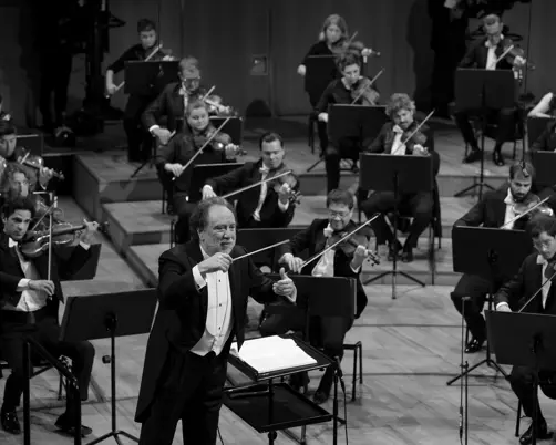Swiss Deluxe Hotels Stories Winter 2023 2024 Swiss Top Events 210813 Eoe LFO Chailly C Priskaketterer Lucerne Festival 02 Approved[4] Ecirgb