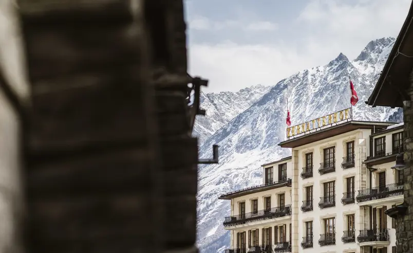 Swiss Deluxe Hotels H Magazine Winter 2025 26 Hotel Zermatt Zermatterhof Aussenansicht Hotel Zermatterhof High
