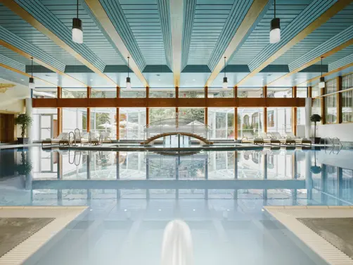 Swiss Deluxe Hotels Stories Winter 2021 Epic Mont Cervin 04 MCP Indoorpool 32 Ecirgb