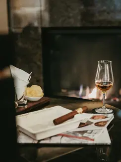 Swiss Deluxe Hotels Magazine Winter 2024 25 Schweizerhof Bern Spa Cigar Lounge (3)