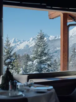 Swiss Deluxe Hotels Stories Winter 2023 2024 Born To Cook 20230120 COMMERCIAL LECRANS WINTER 0128 Bearb Eci RGB