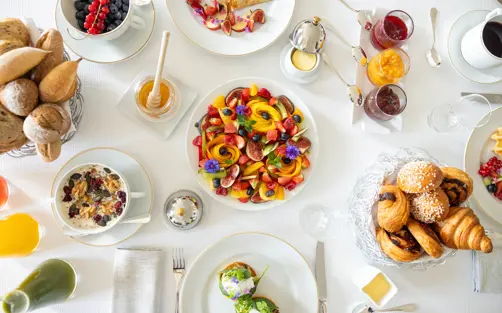 Beaurivagepalace Roomservice Petitdejeuner05 BD