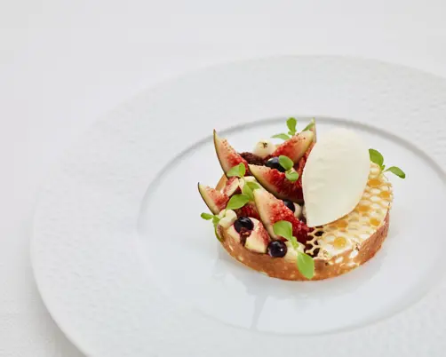 Swiss Deluxe Hotels Stories Summer 2022 Calling All Connoisseurs Lakeside 04 Ghdl Les Saisons Dessert Plat 2 Ecirgb