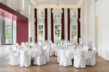 Grand Resort Bad Ragaz Bernard Simon Saal Hochzeit Licht An