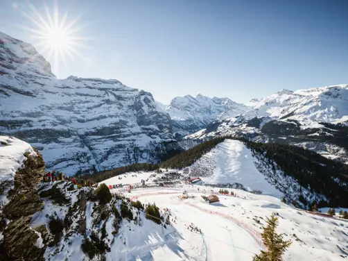 Swiss Deluxe Hotels Stories Winter 2022 What Goes Up Must Come Down 03 NY SH4712 LAUBERHORNRENNEN D234335 Bearb Ecirgb