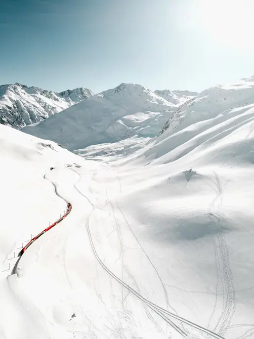Swiss Deluxe Hotels Stories Winter 2021 Travel In Style 02 SC SH5913 OBERALP D153237 2R Ecirgb