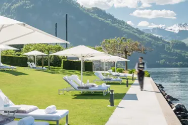 Park Hotel Vitznau Spa Liegewiese Service 202106KL22190