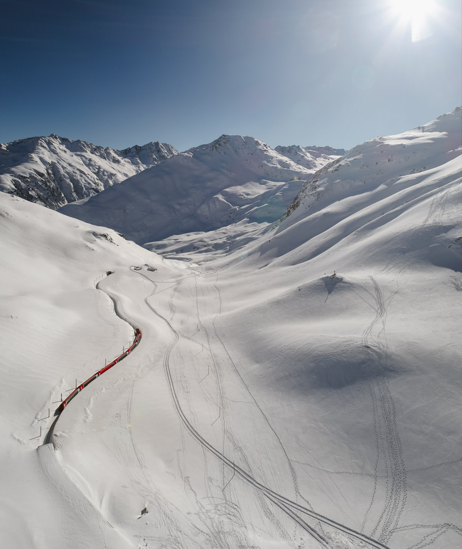 Swiss Deluxe Hotels H Magazine Winter 2025 26 Oberalp Winter ©Glacier Express AG Stefan Schlumpf